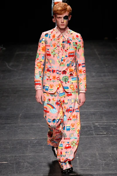 Look 18